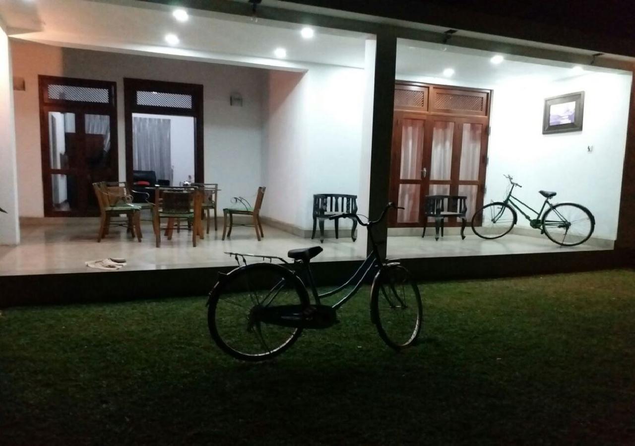 Negombo Holiday Home Luaran gambar