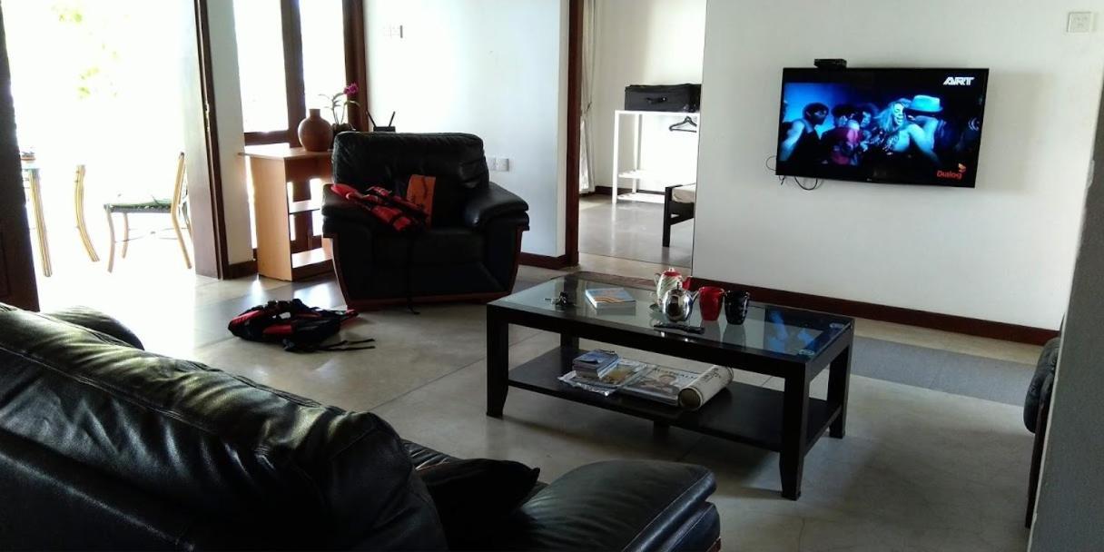 Negombo Holiday Home Luaran gambar