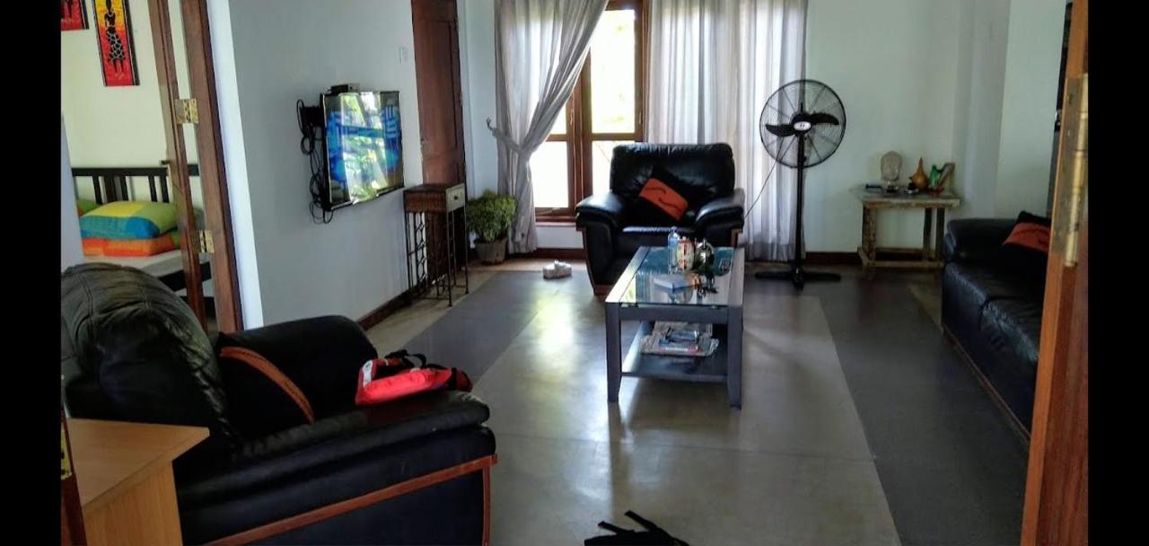 Negombo Holiday Home Luaran gambar